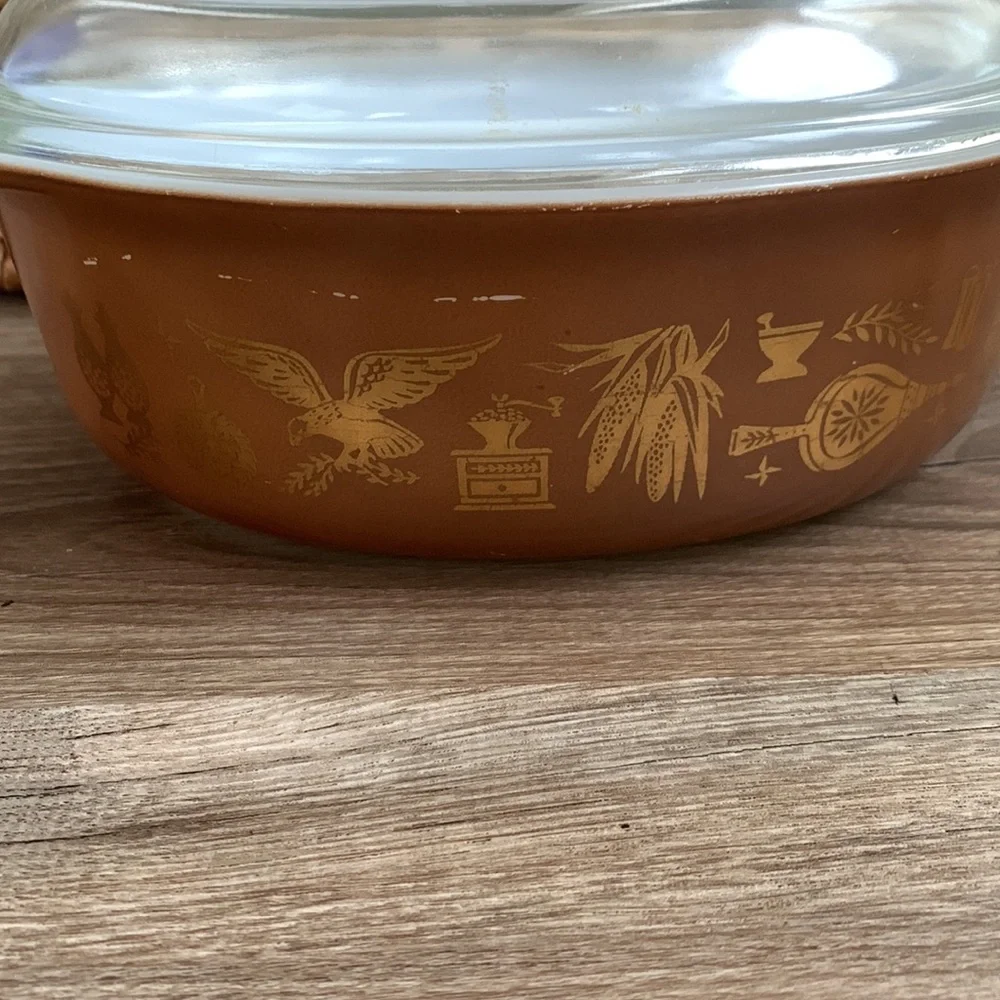 Vintage PYREX Early American 1 1/2 Qt Oval Casserole & 043 Lid Brown Gold Eagle